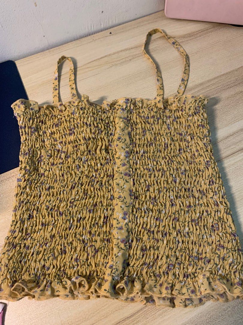 Temt - Floral fitted sleeveless top (Category: Sleeveless) located in Muntinlupa City. Submitted by layalaea (Listing ID 1206580977, Image 1). Description: - Bought in Singapore - used a few times - price was ₱650 .