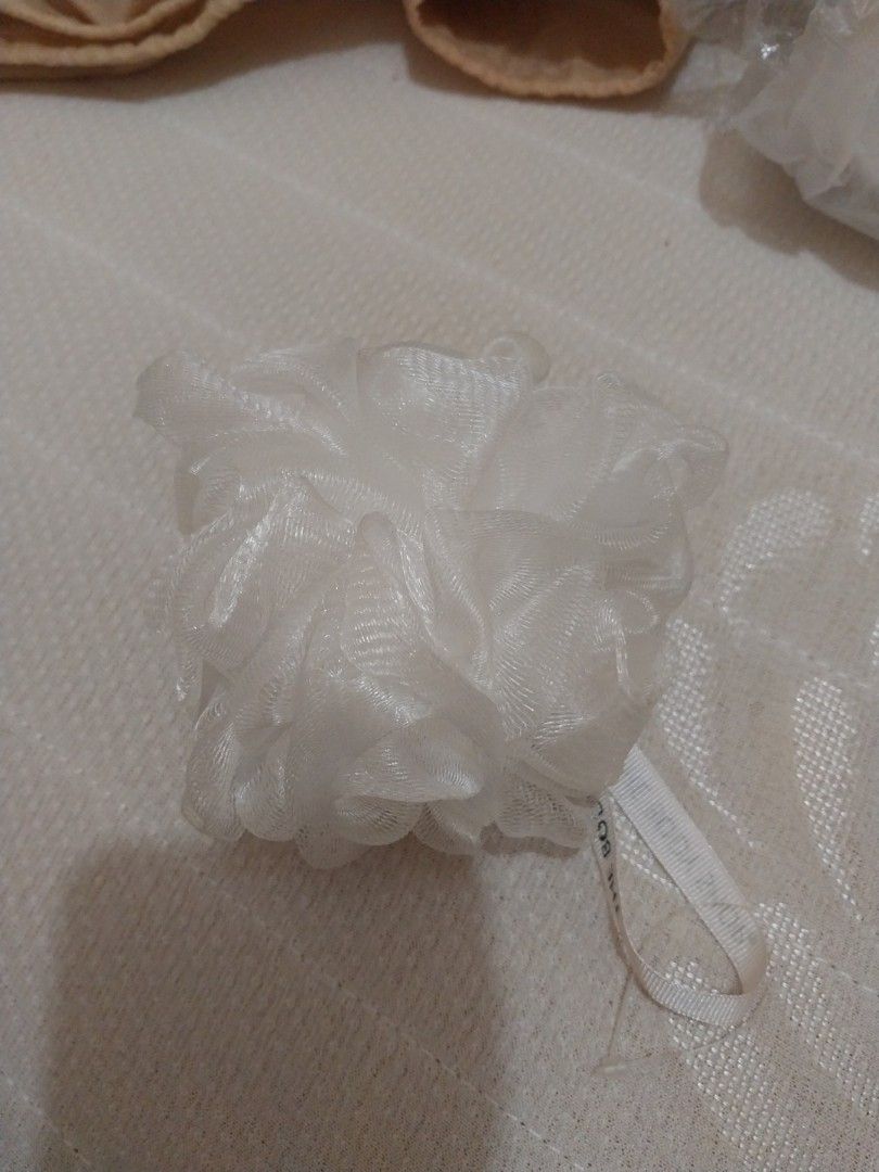 The Body Shop Shower puff hello2023, Kesehatan & Kecantikan, Kulit