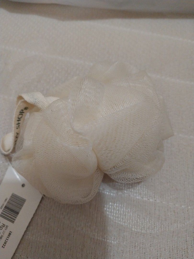 The Body Shop Shower puff hello2023, Kesehatan & Kecantikan, Kulit