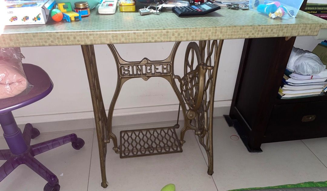 Vintage SINGER Sewing Machine Cast Iron Legs with Table Top spider ...