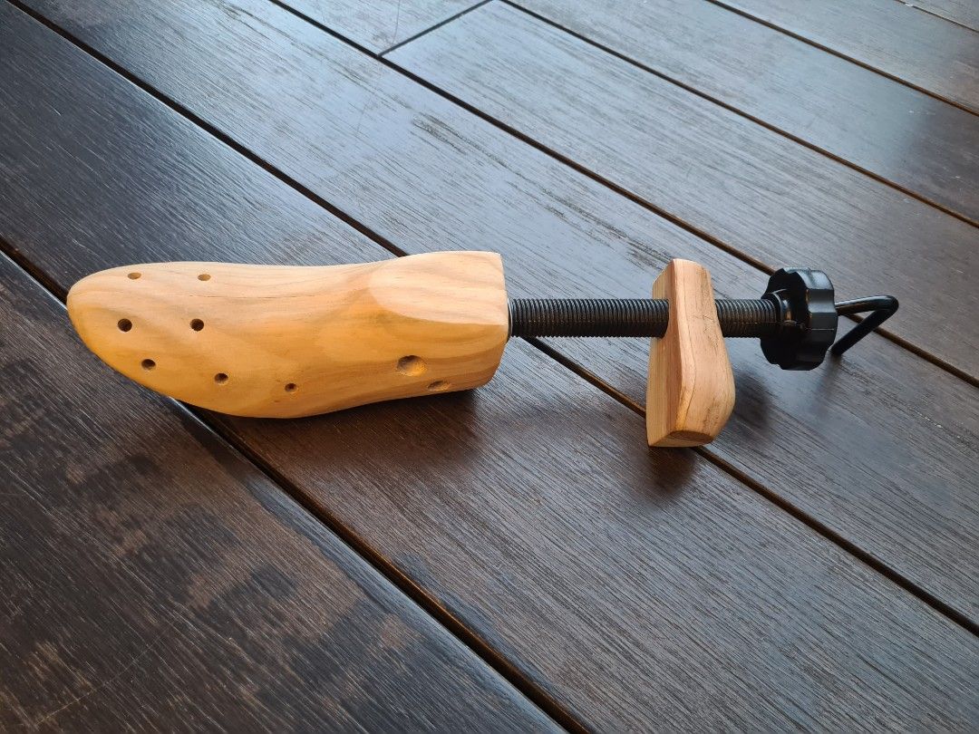 Wooden Shoe Tree Stretcher Expander Adjustable, Men's Fashion, Footwear