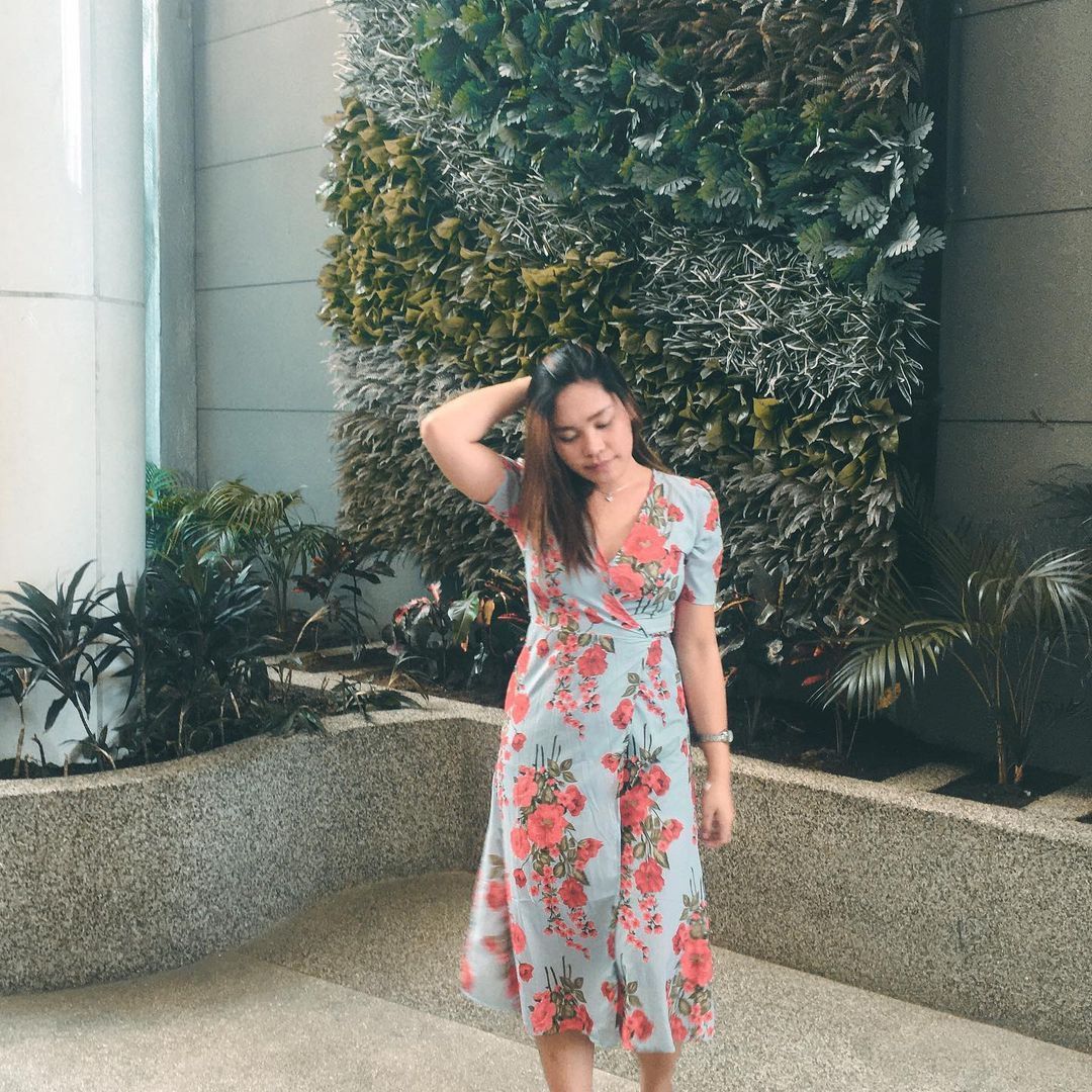 Wrap Around Mid Dress Blue Floral, Women's Fashion, Dresses & Sets