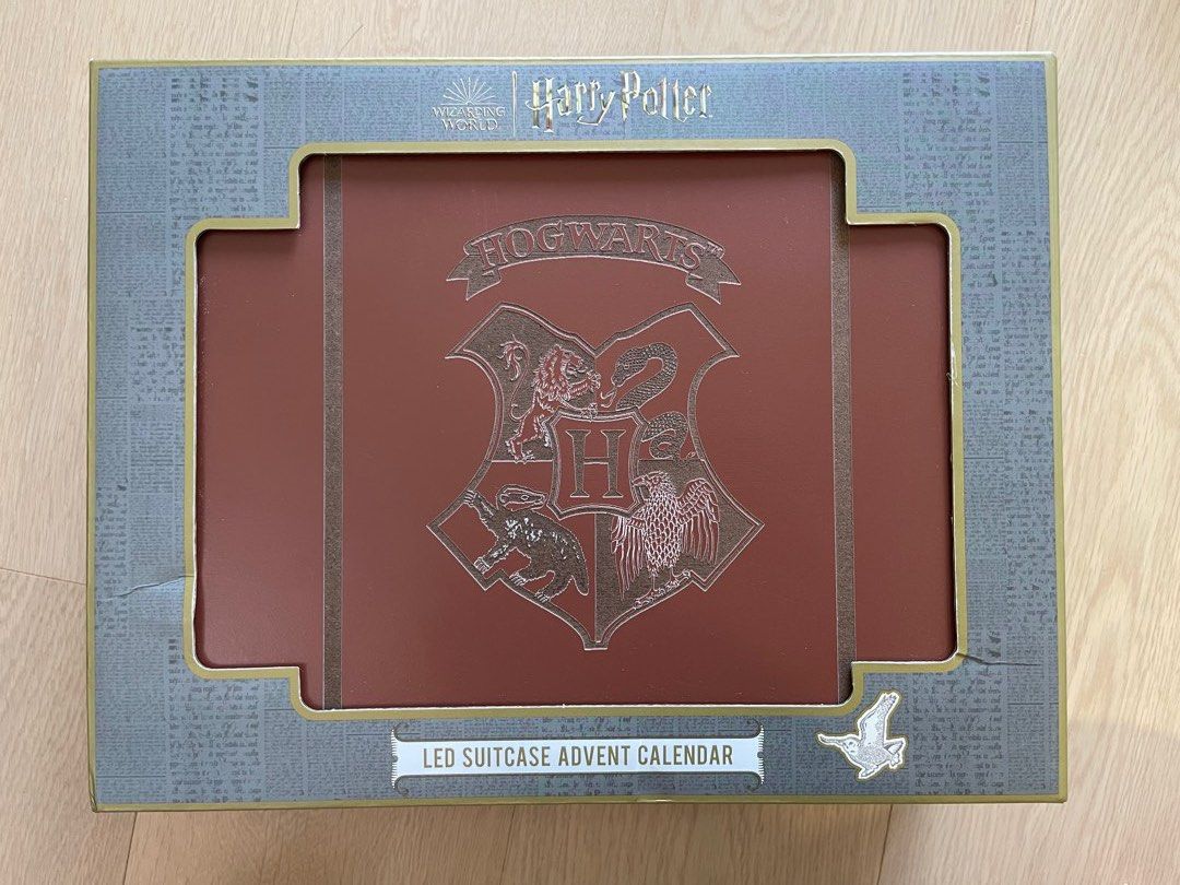 現貨］ 哈利波特LED 木制日曆Harry Potter ™ LED Suitcase Advent Calendar, 興趣及遊戲, 玩具&  遊戲類- Carousell
