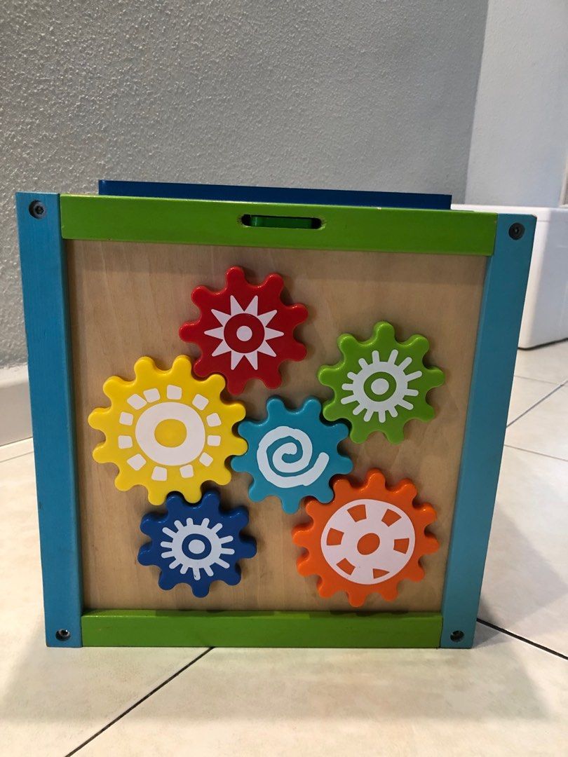 Activity Cube (Category: Infant Playtime) located in Singapore. Submitted by dhai_19 (Listing ID 1200795446, Image 2). Description: Condition is very good, used for few times only.