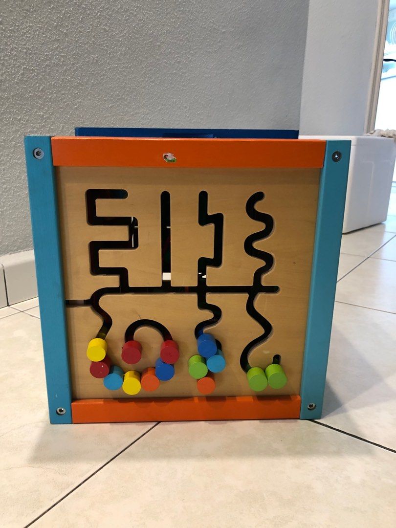 Activity Cube (Category: Infant Playtime) located in Singapore. Submitted by dhai_19 (Listing ID 1200795446, Image 5). Description: Condition is very good, used for few times only.