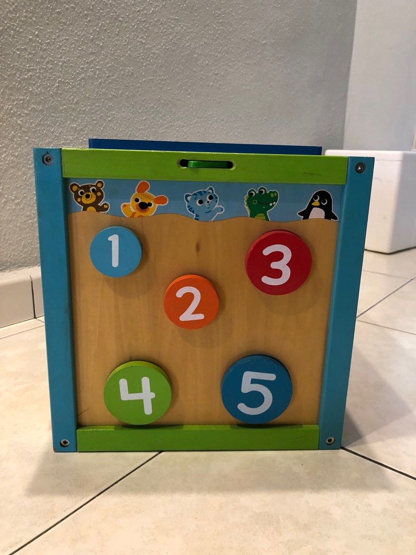 Activity Cube (Category: Infant Playtime) located in Singapore. Submitted by dhai_19 (Listing ID 1200795446, Image 4). Description: Condition is very good, used for few times only.