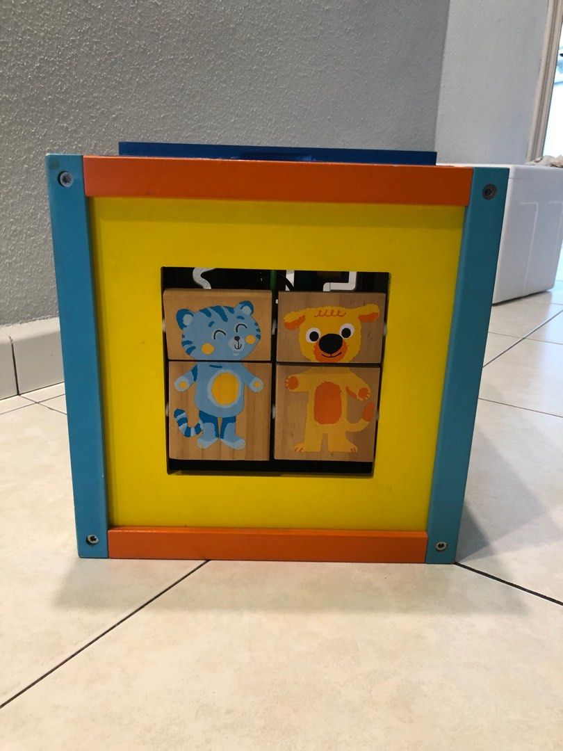 Activity Cube (Category: Infant Playtime) located in Singapore. Submitted by dhai_19 (Listing ID 1200795446, Image 3). Description: Condition is very good, used for few times only.