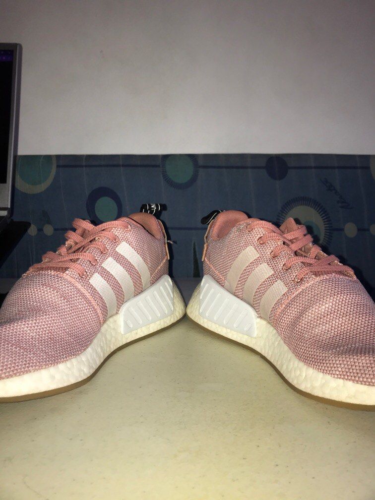 Nmd r2 hotsell salmon pink
