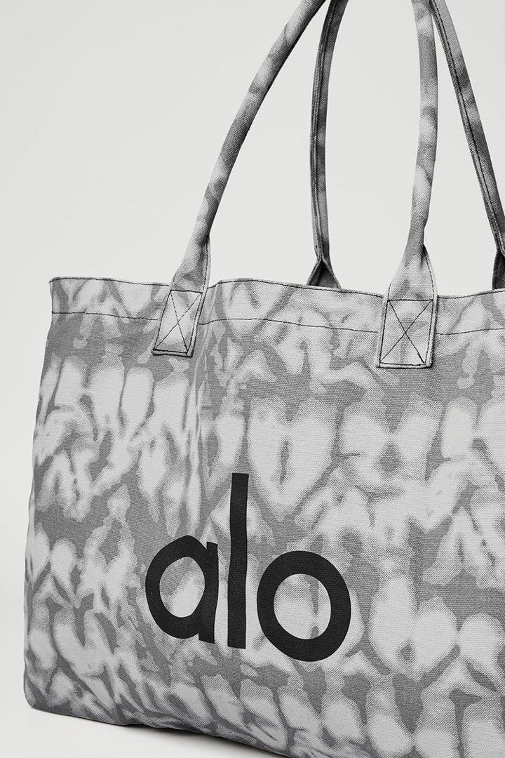 Alo Yoga Tote Bag, Women's Fashion, Bags & Wallets, Tote Bags on Carousell