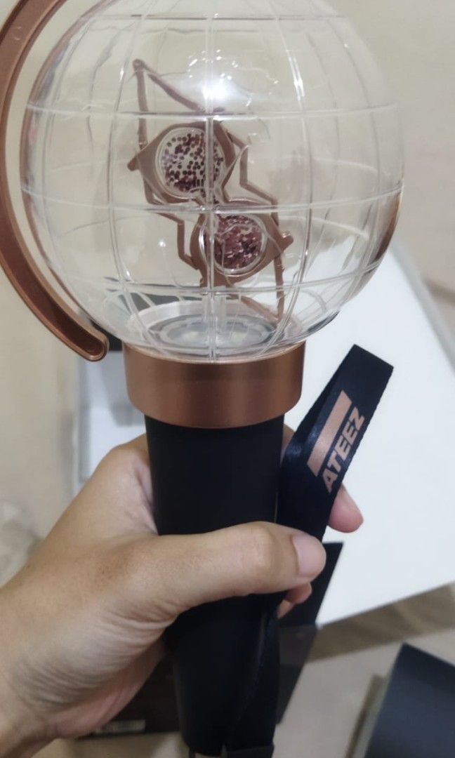 ATEEZ LIGHTSTICK (Version 1), KWave di Carousell