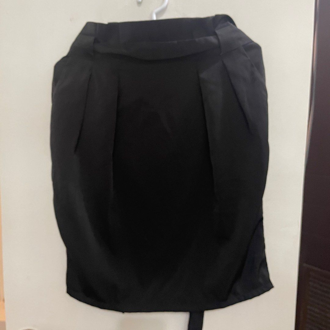 Black pencil skirt (Category: Skirts) located in Pasig City. Submitted by ___k8 (Listing ID 1200838947, Image 1). Description: Only used once for an interview! HQ material 🤍 With a cute ribbon tie at the waist.