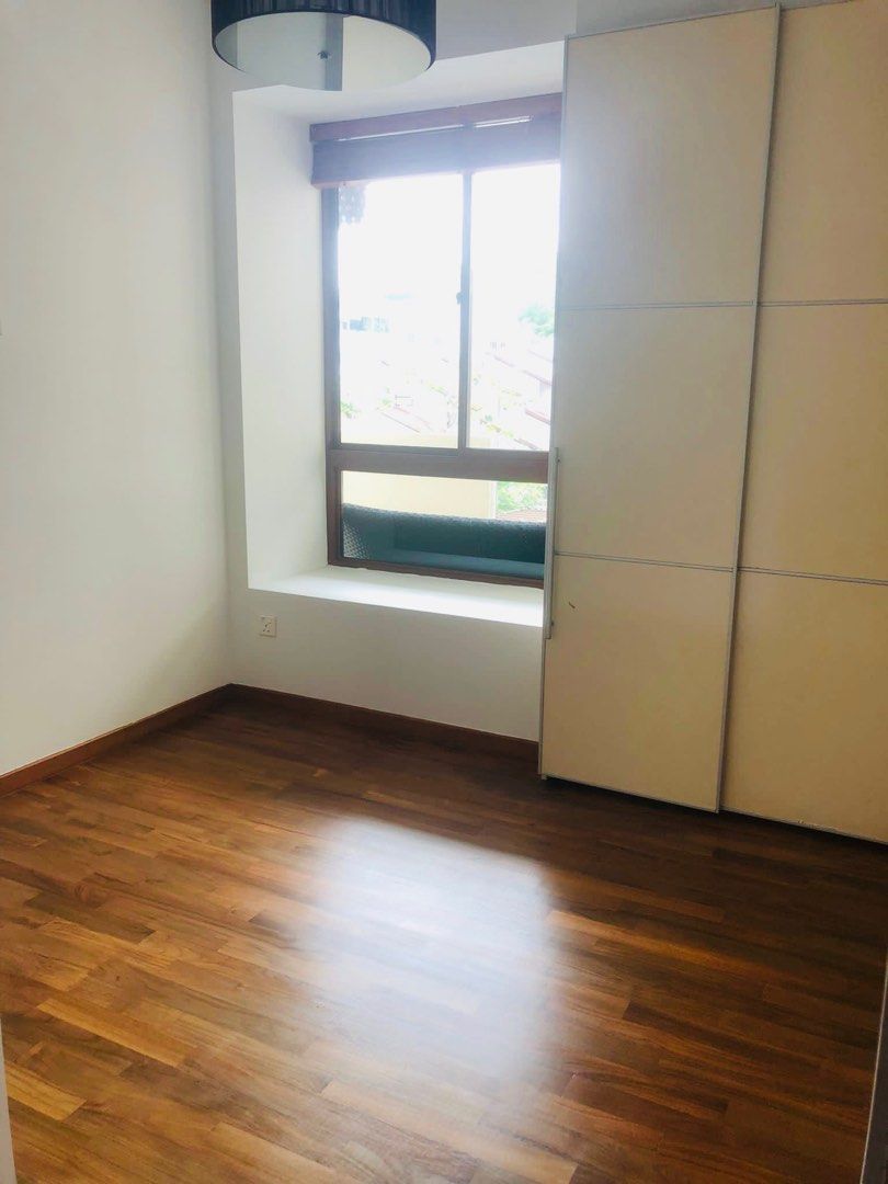 Bluwaters Cheap 1.3x Mil For A 3 Bedder Unit Along Seaside! As Gd As