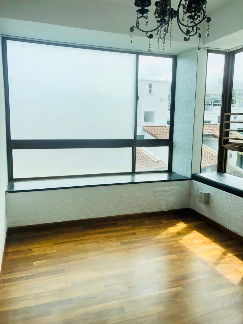 Bluwaters Cheap 1.3x Mil For A 3 Bedder Unit Along Seaside! As Gd As