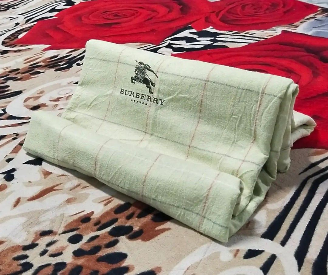 Burberry 80 cashmere 20 silk quilt top
