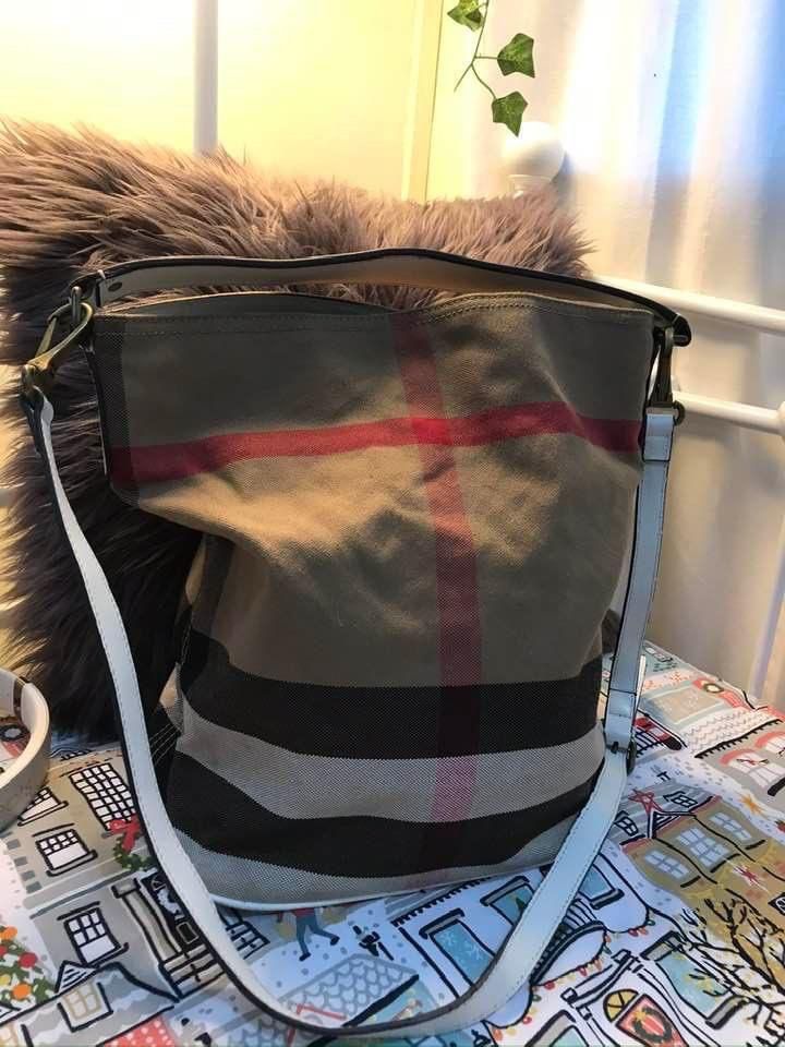 Burberry ashby medium 2025