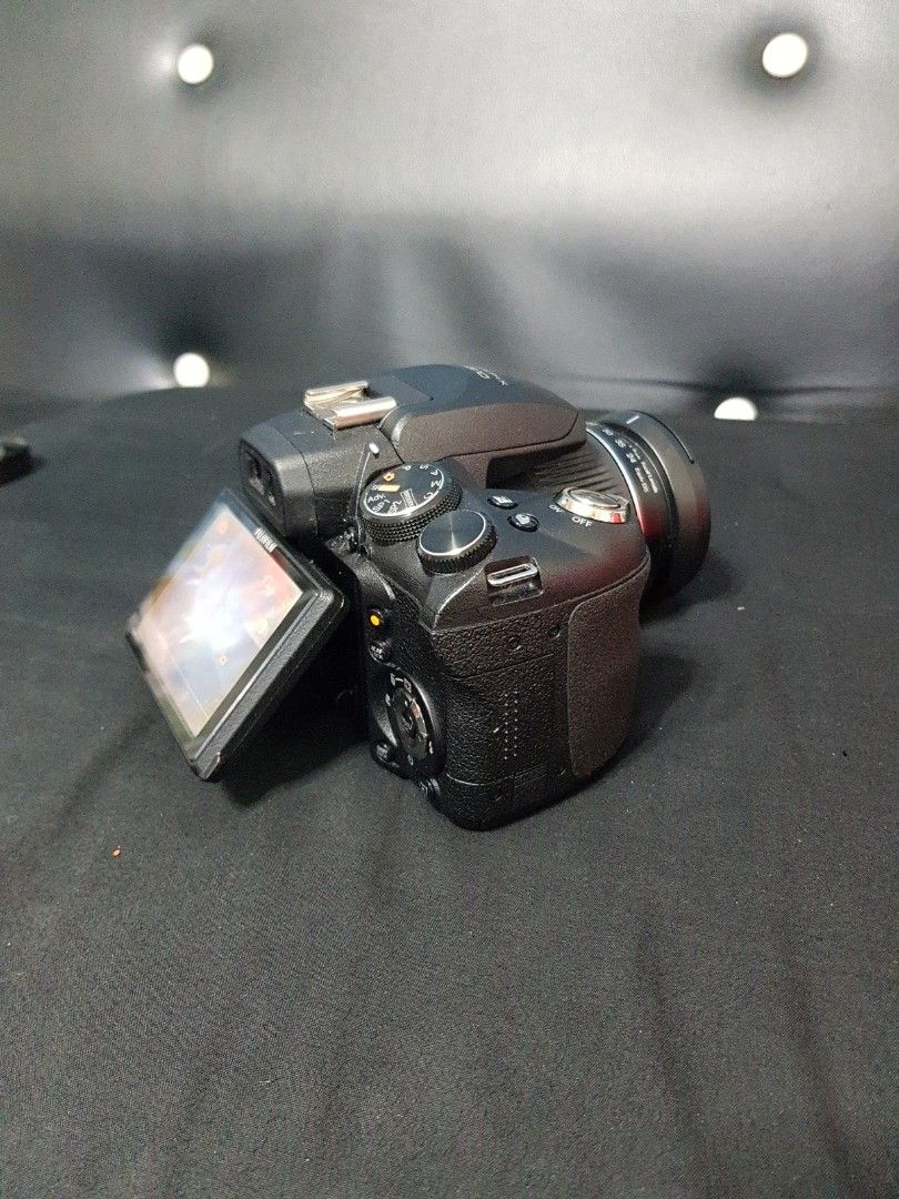 Camera (Category: Cameras) located in Singapore. Submitted by dibodgypsy.05 (Listing ID 1200956715, Image 3). Description: The screen have some problem.