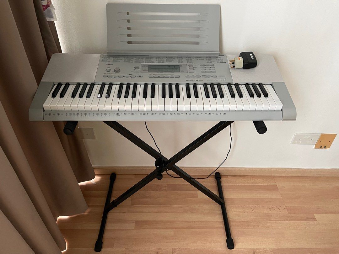 Casio LK 280 Keyboard 61 keys Stand