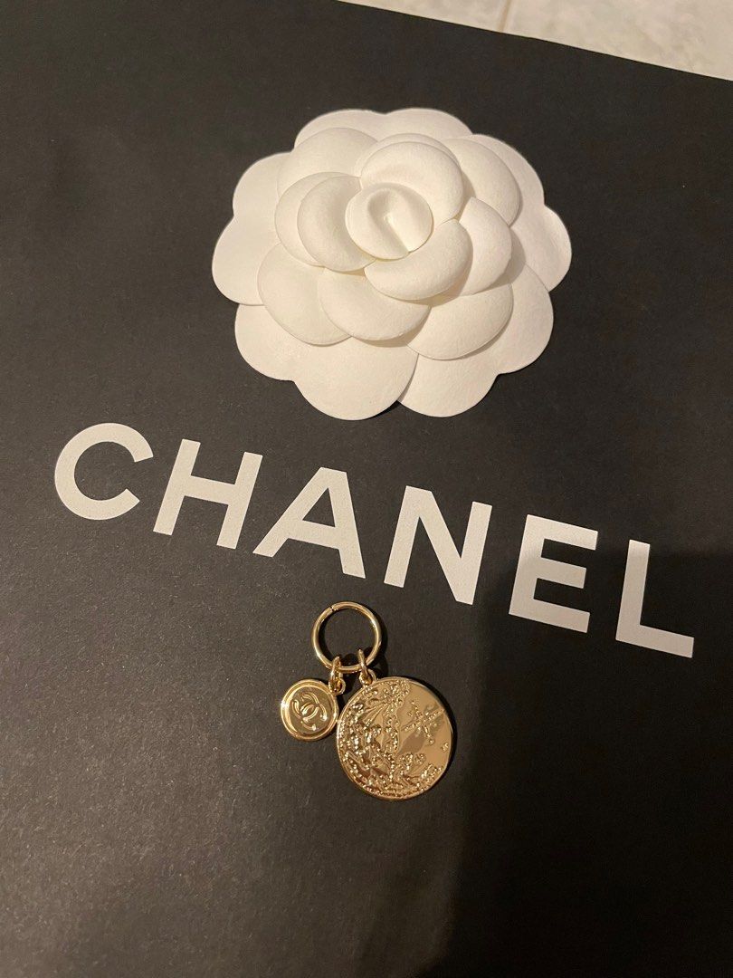 CHANEL limited edition Christmas' 22 charms