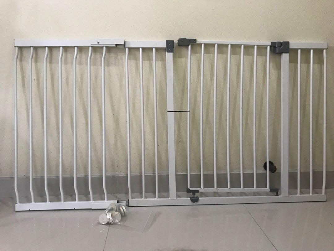 Children safety gate, Babies & Kids, Baby Nursery & Kids Furniture
