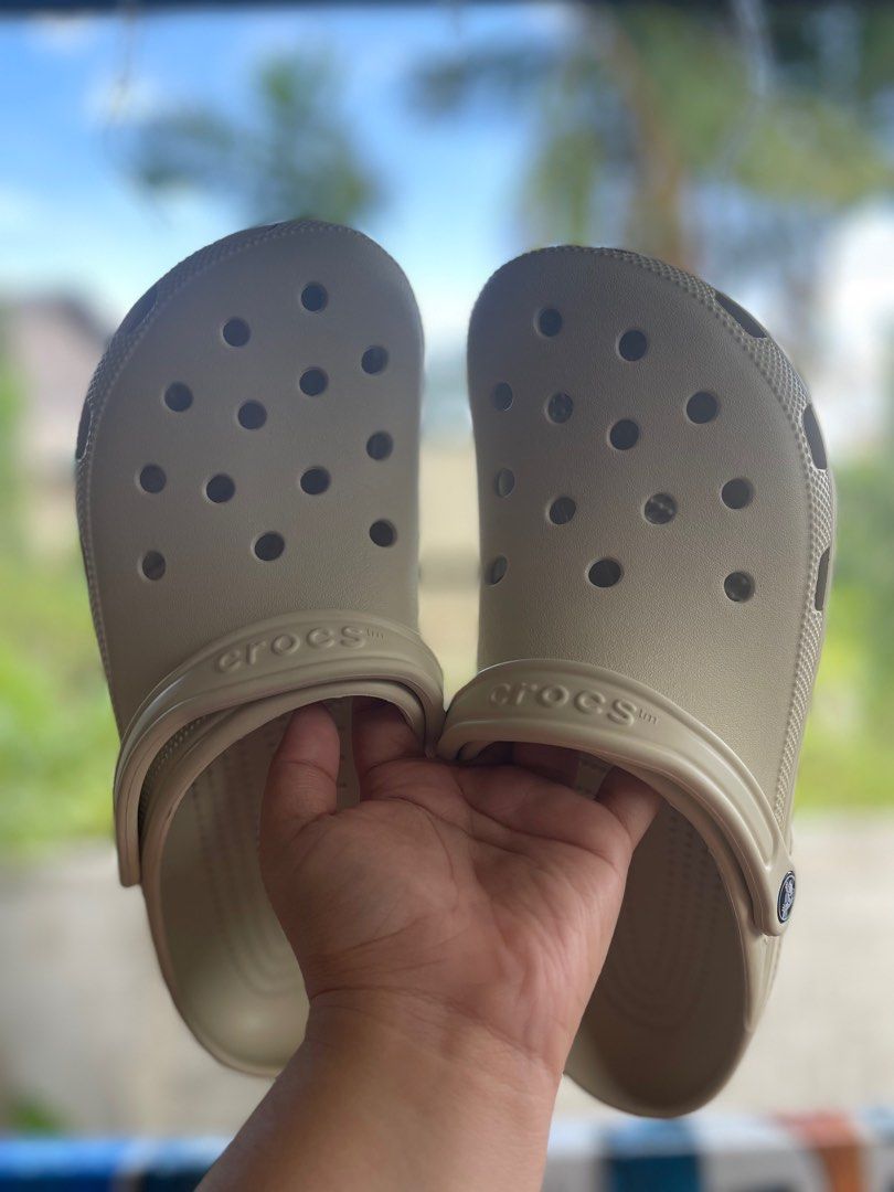 Crocs Classic Clog in Bone crocs crocsph bone