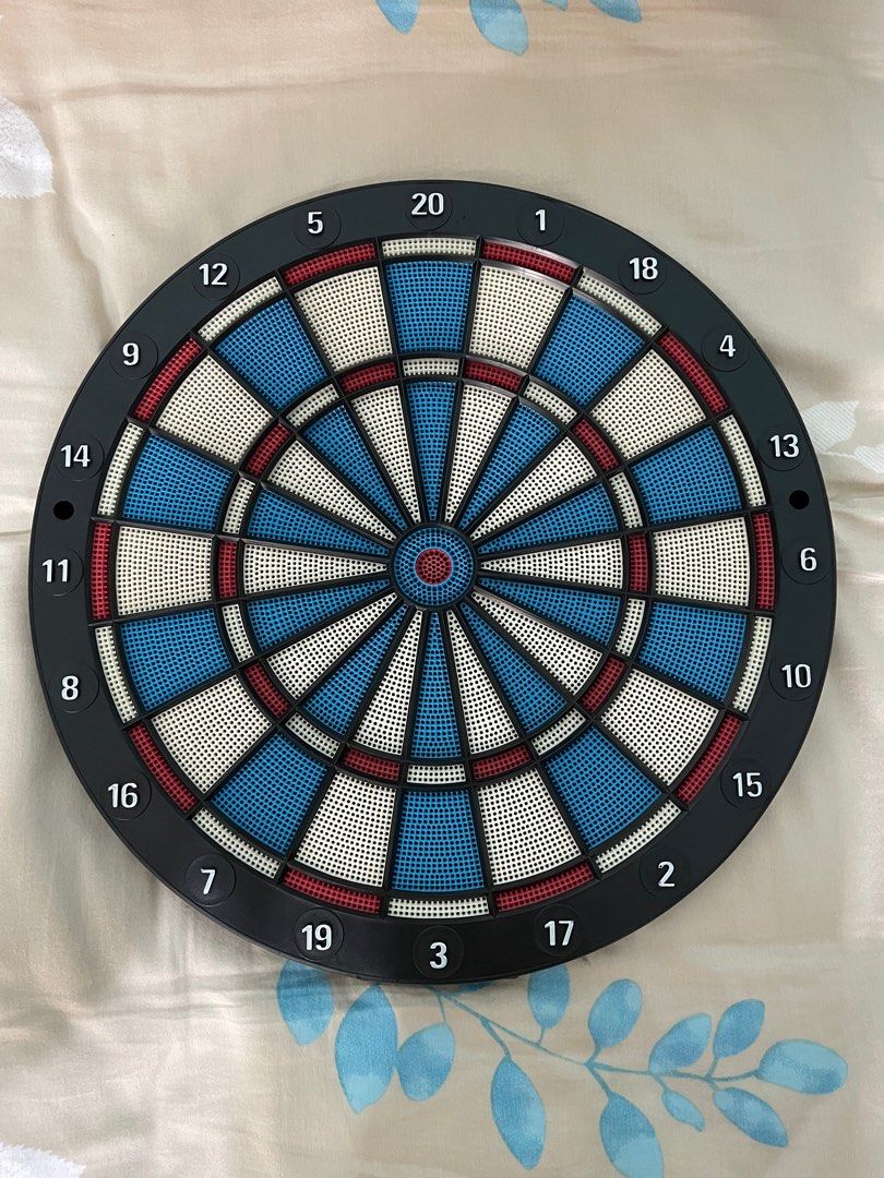 Decathlon Dartboard Plastip with soft tip darts, Sports Equipment