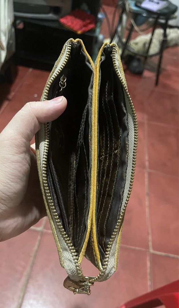 Dibaolong phone/card pouch (Category: Wallets & Card holders) located in Valenzuela. Submitted by joshoti29 (Listing ID 1200957153, Image 3). Description: https://shopee.ph/product/125657465/22509066417?smtt=0.125659289-1670161064.9.