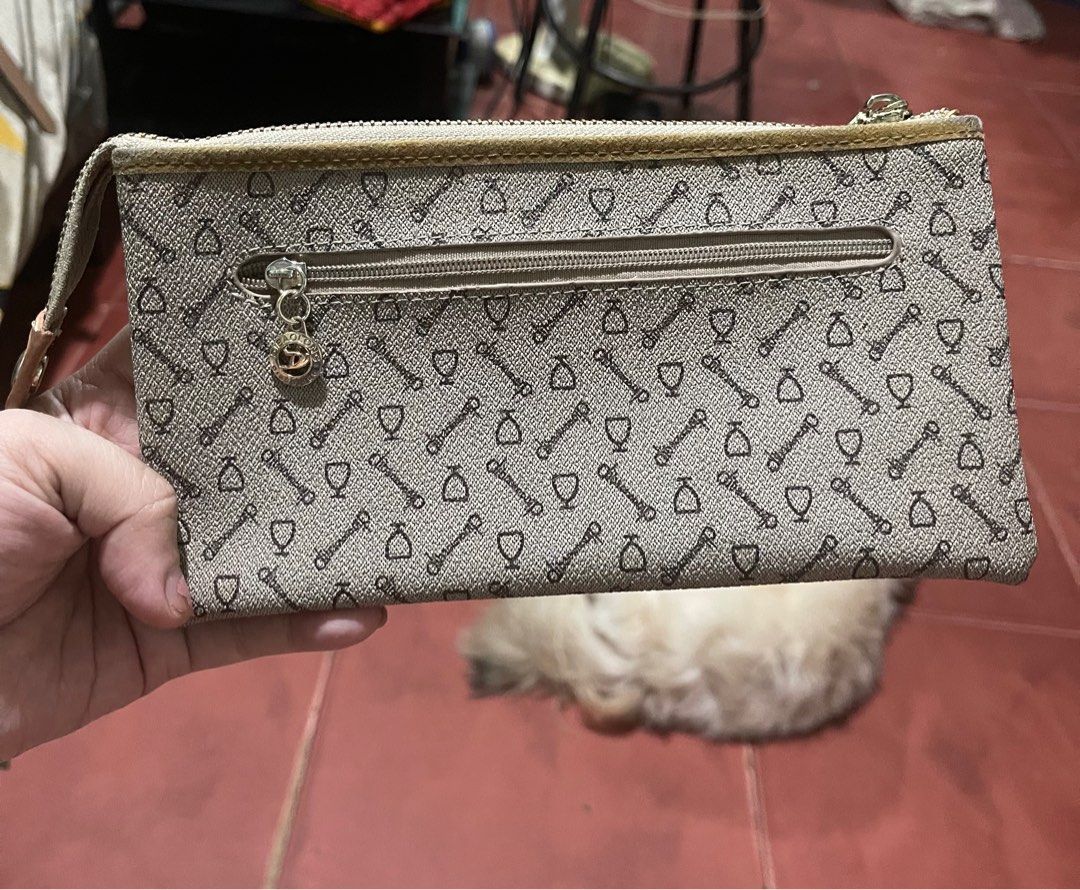 Dibaolong phone/card pouch (Category: Wallets & Card holders) located in Valenzuela. Submitted by joshoti29 (Listing ID 1200957153, Image 2). Description: https://shopee.ph/product/125657465/22509066417?smtt=0.125659289-1670161064.9.