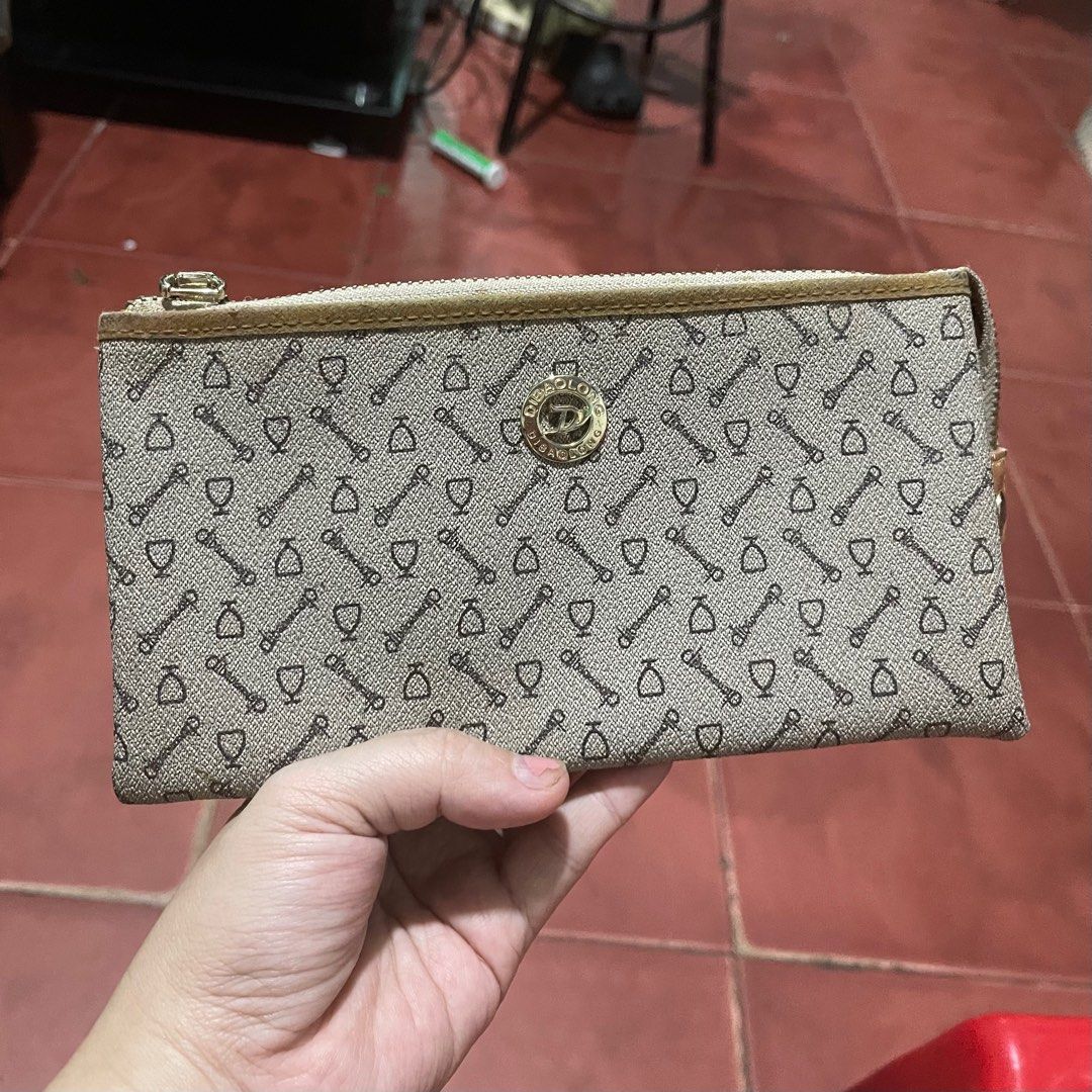 Dibaolong phone/card pouch (Category: Wallets & Card holders) located in Valenzuela. Submitted by joshoti29 (Listing ID 1200957153, Image 1). Description: https://shopee.ph/product/125657465/22509066417?smtt=0.125659289-1670161064.9.