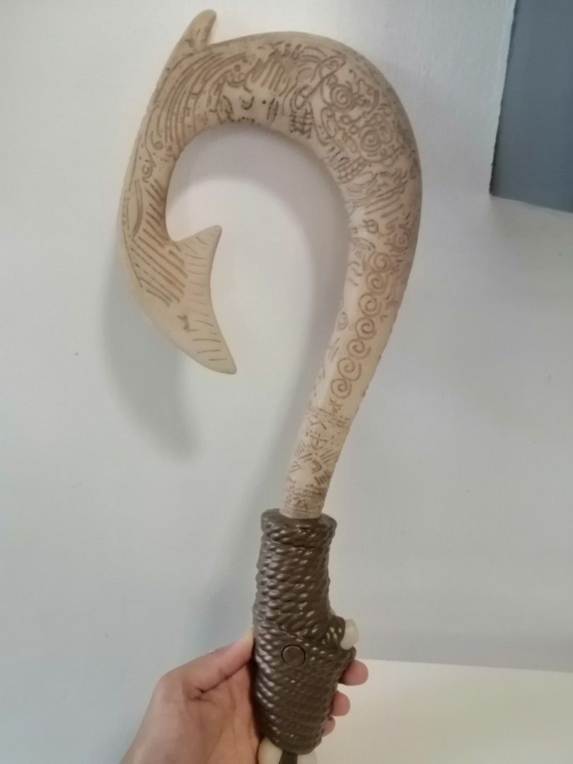 Disney's Maui fishing hook 18 inches from USA, Hobbies & Toys, Toys