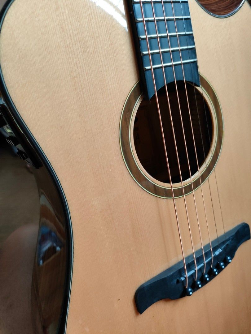 DnD Travellers guitar good as new with elixir string worth 900php