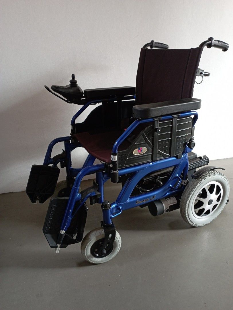 Heartway Escape LX 18" motorized wheelchair. Showroom set complete with