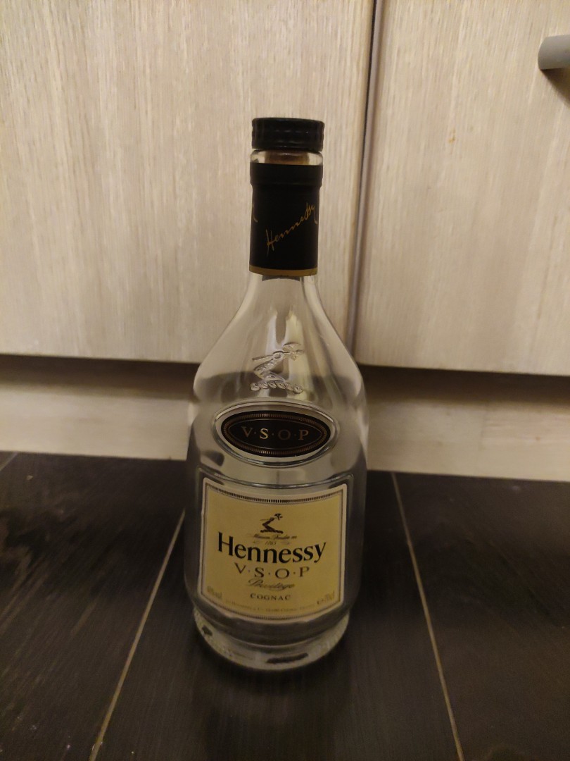 Hennessy vsop 空酒瓶, 嘢食& 嘢飲, 酒精飲料- Carousell