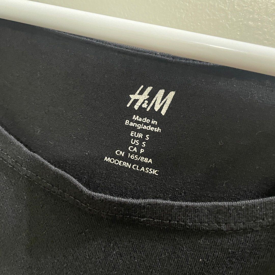 H&M Black Top (Category: Blouses) located in Pasig City. Submitted by ___k8 (Listing ID 1200827584, Image 2). Description: well-used and well-loved 3/4 sleeves top 🤍.