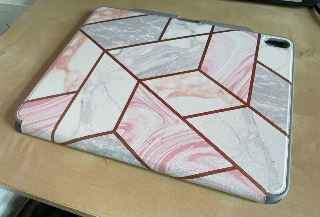 ipad case （分類：平板電腦 - iPad）位於 Hong Kong。 由 skyreuse 提交（商品編號 1200826787，圖片 1）。簡介： 2018 3rd gen ipad case 12.9”。
