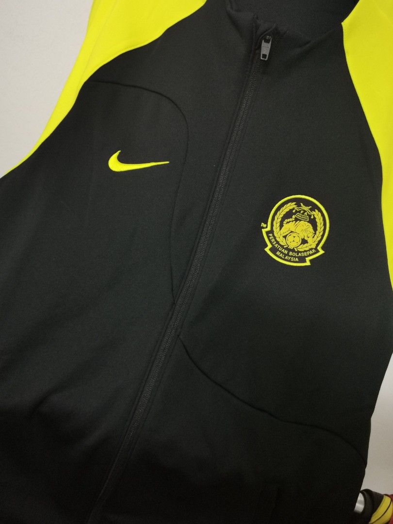 Nike store windrunner malaysia