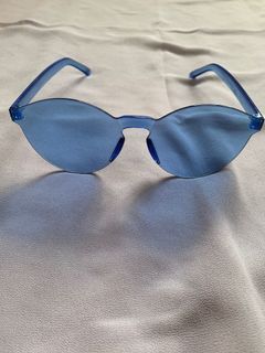 Kacamata fashion biru
