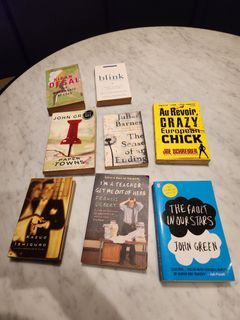 Lots of great books 📚  help a girl out!