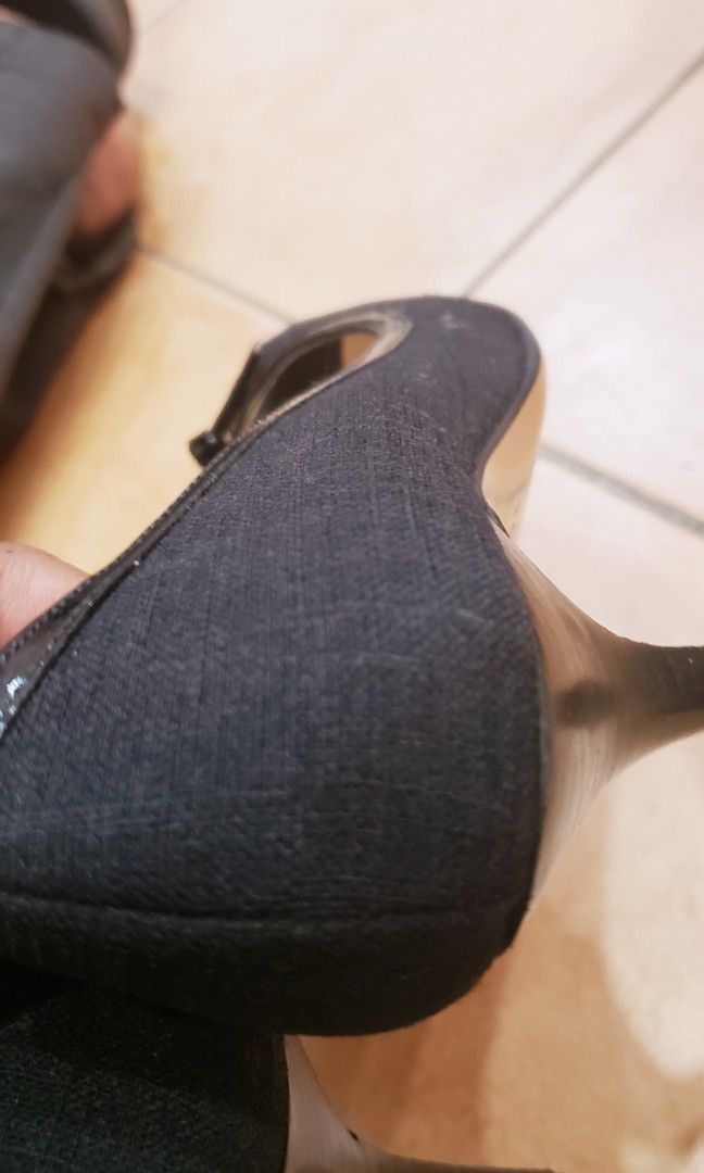 LUZIA MIRNAR (Category: Heels) located in Marikina City. Submitted by racoon143 (Listing ID 1200990812, Image 3). Description: LUZIA MIRNAR MADE IN ITALY..SLIGHTLY NEGOTIABLE.