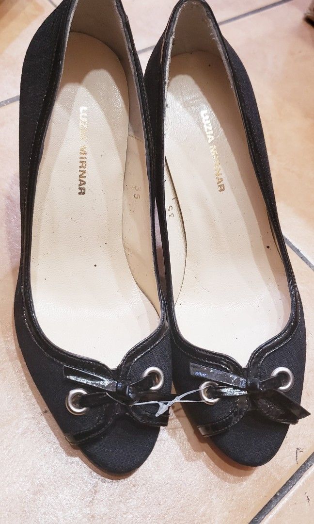 LUZIA MIRNAR (Category: Heels) located in Marikina City. Submitted by racoon143 (Listing ID 1200990812, Image 1). Description: LUZIA MIRNAR MADE IN ITALY..SLIGHTLY NEGOTIABLE.