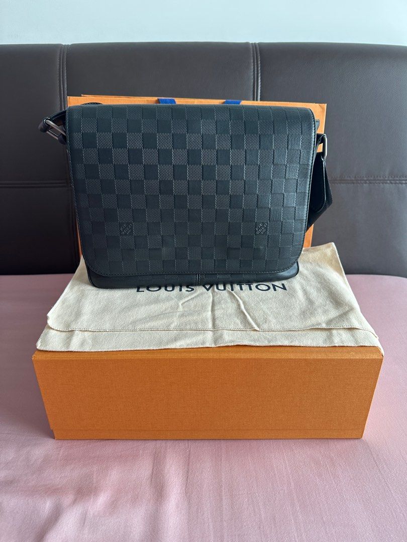 Louis Vuitton District PM Onyx Damier Infini