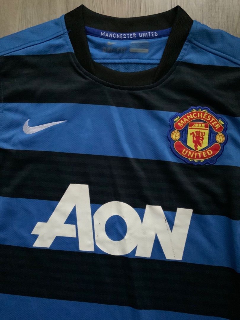 Manchester United Jersey, Men's Fashion, Activewear on Carousell