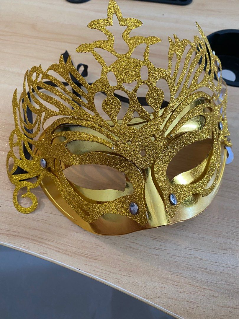Masquerade mask (gold), Hobbies & Toys, Stationary & Craft, Occasions