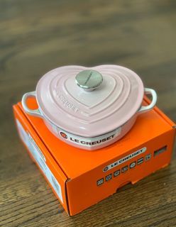 New Le Creuset Shell Pink Shallow Heart Cocotte