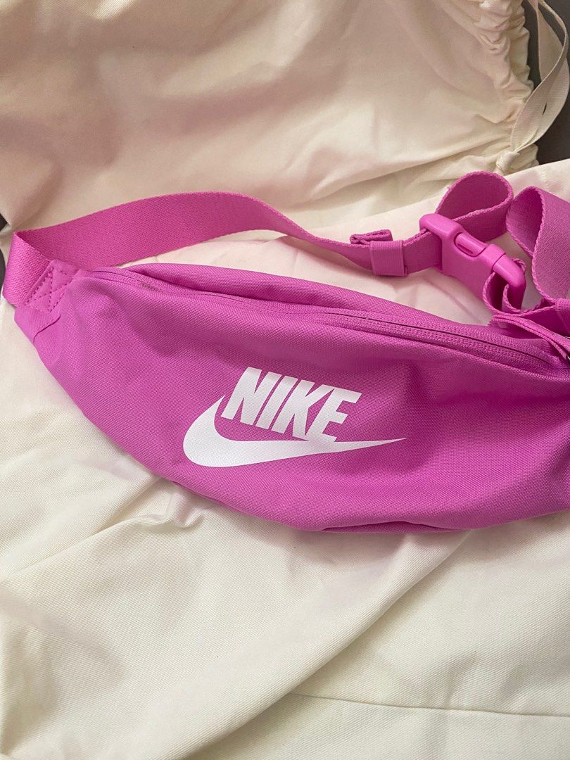 Nike pink best sale bum bag
