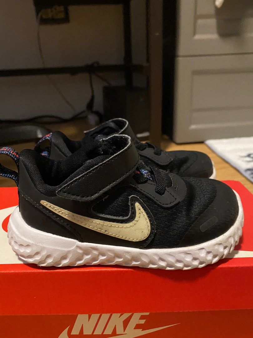 nike rubber shoes for kids (Category: Sneakers) located in Paranaque City. Submitted by snoofy (Listing ID 1200801338, Image 3). Description: check the shoe box for the size.