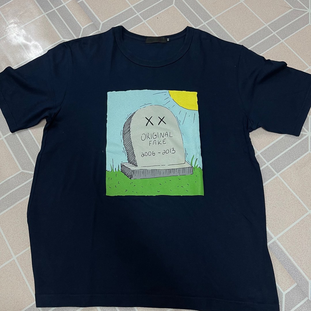 Original Fake Kaws Tee Size 2, 男裝, 上身及套裝, T-shirt、恤衫、有