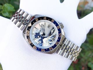 Original Pre-owned Seiko GREAT WAVE OFF KANAGAWA Mod Automatic Diver's Watch