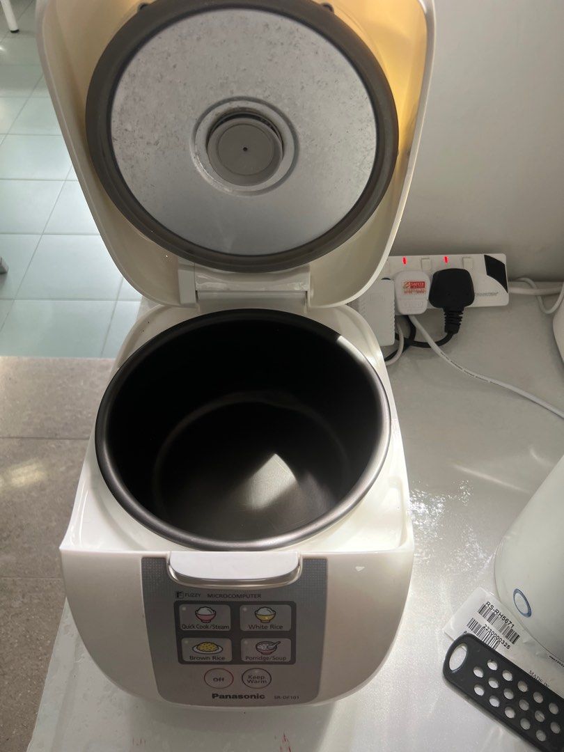 Panasonic rice cooker SRDF101, TV & Home Appliances, Kitchen