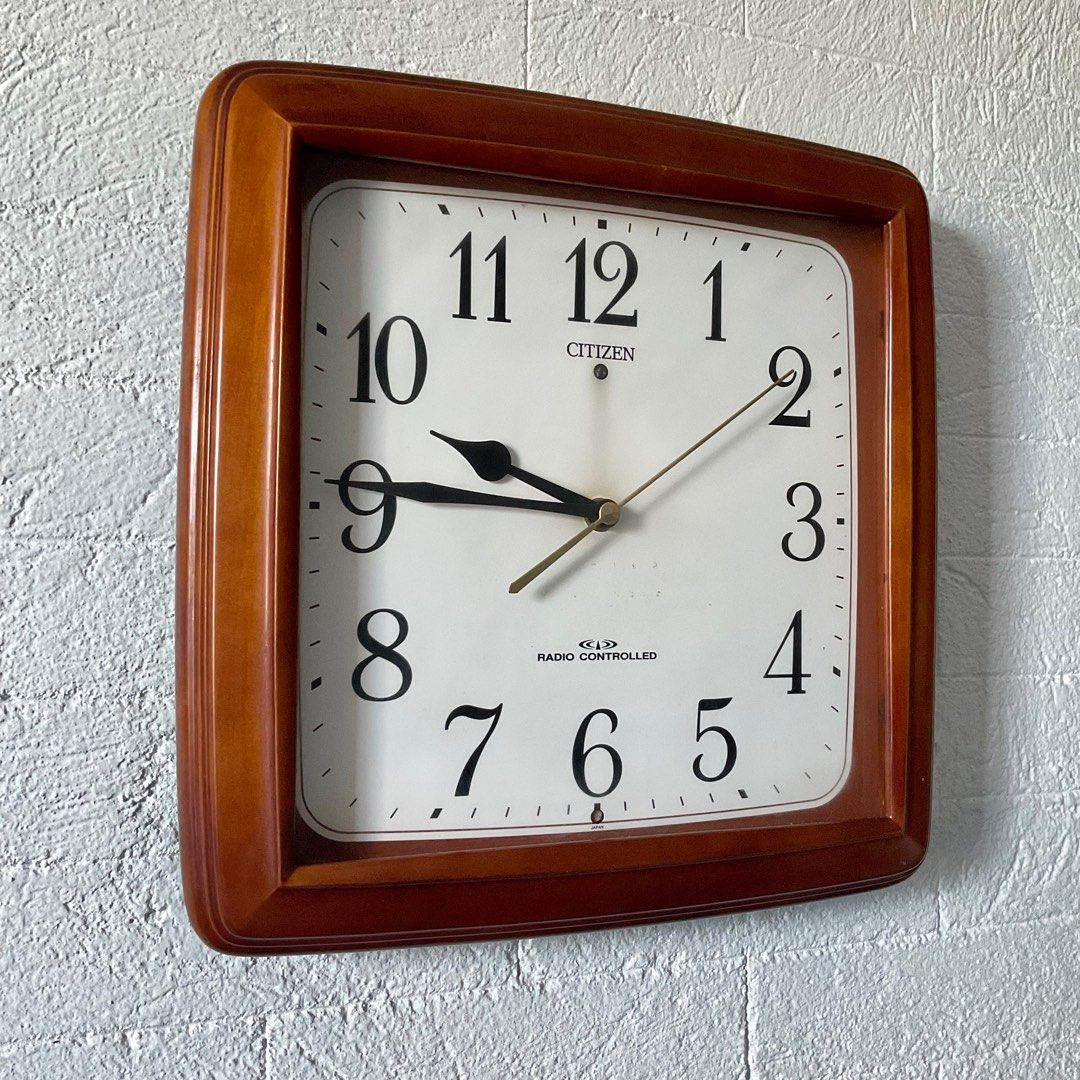 Radio controlled wall clock, Furniture & Home Living, Home Decor