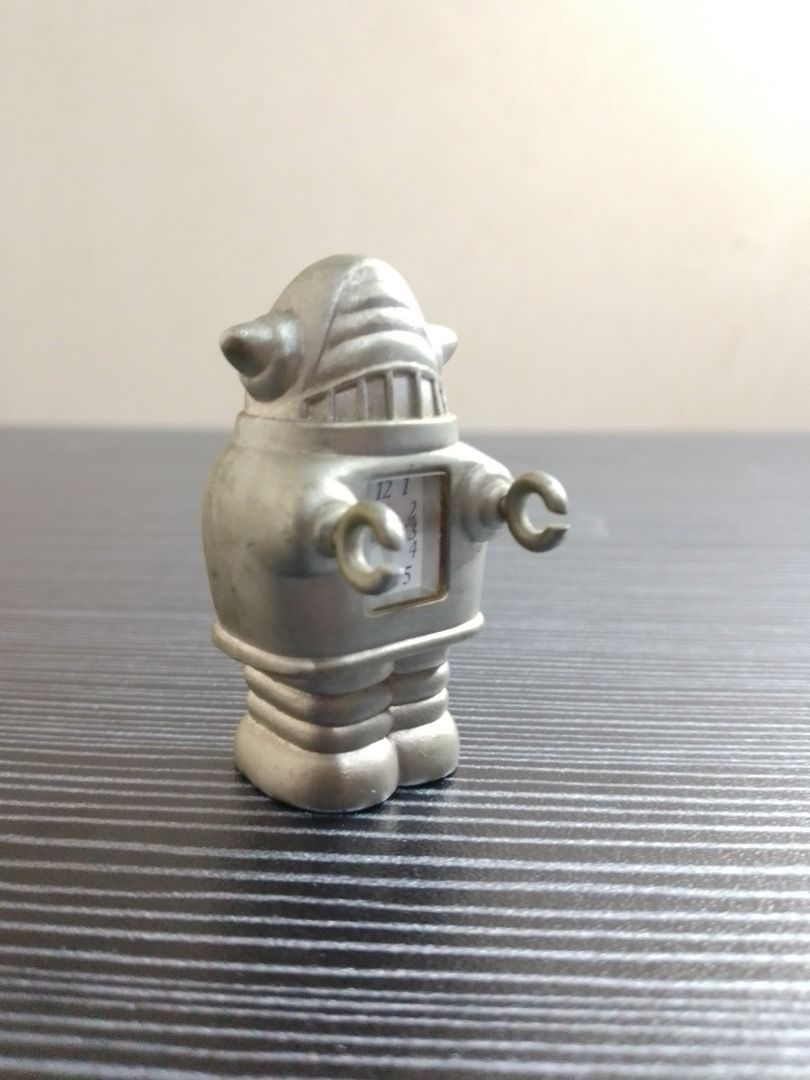 Robot Clock (Category: Clocks) located in Paranaque City. Submitted by donjuan_thegreat (Listing ID 1200985332, Image 2). Description: Item in very good vintage condition Quartz Japanese mechanism Material: Metal Dimensions: H 5.3 cm L 2.3 cm W 3 cm For pick-up in UPS 5 Paranaque or can ship at buyer's expense .